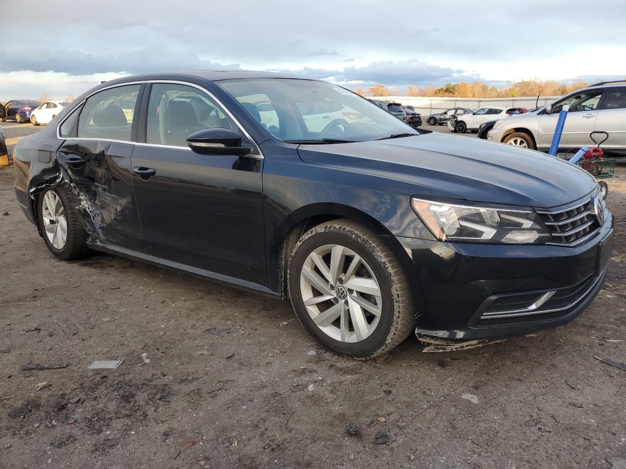 2018 Volkswagen Passat - Image 4