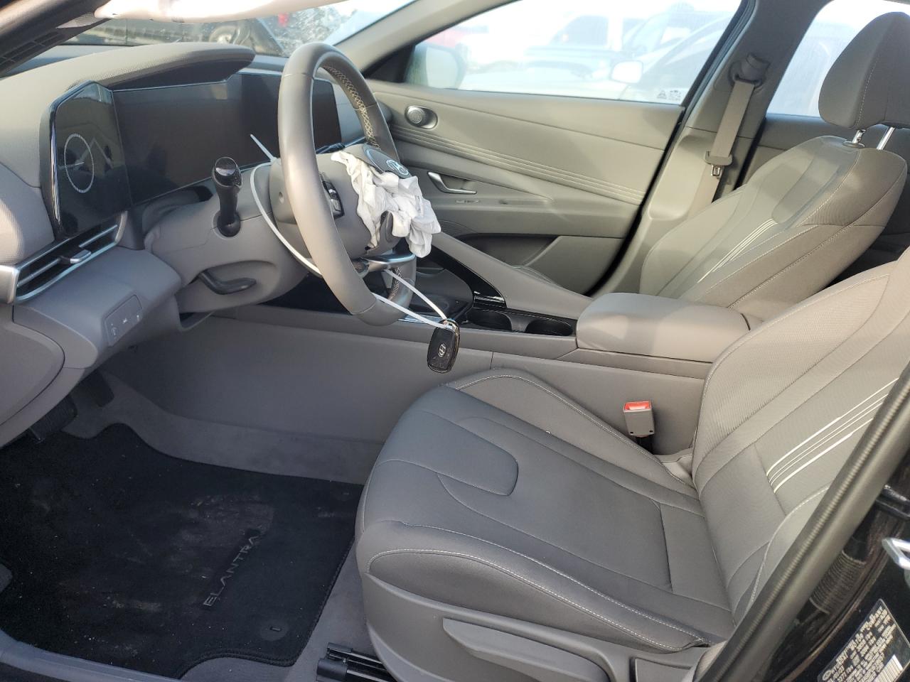 2023 Hyundai Elantra - Image 7