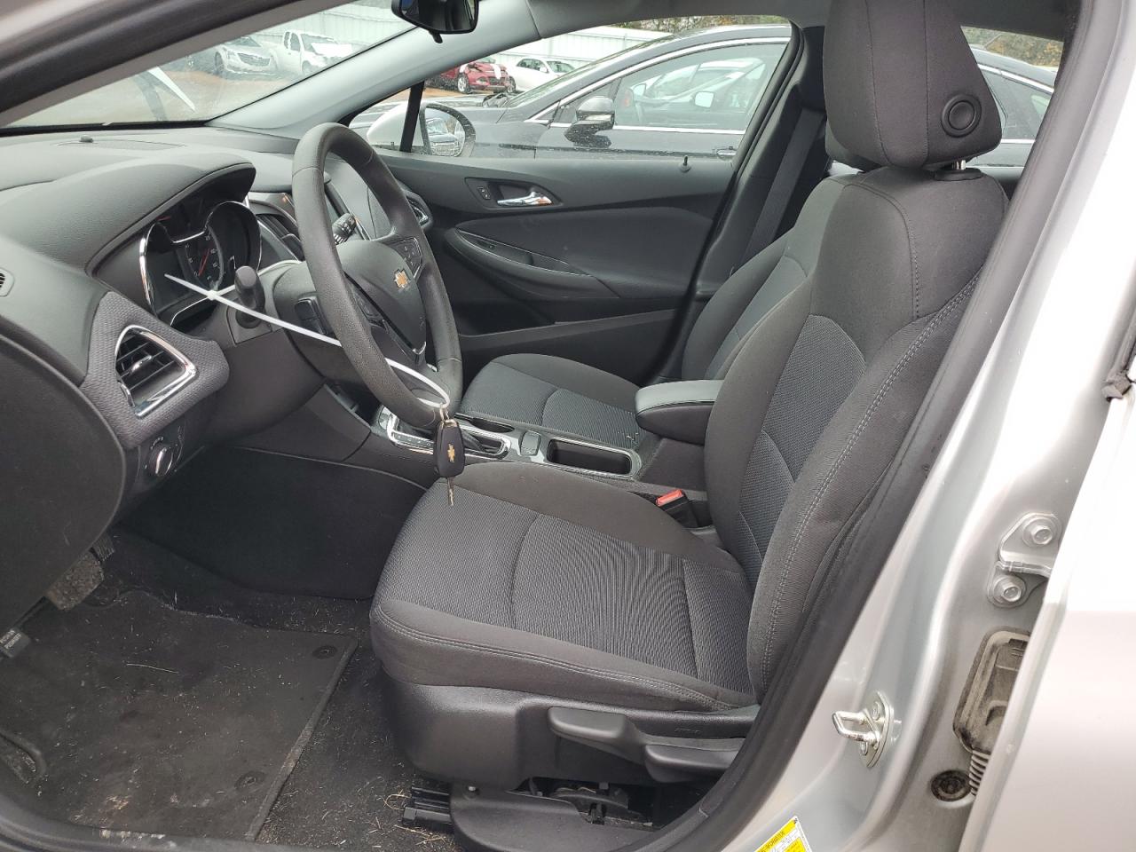 2019 Chevrolet Cruze - Image 7