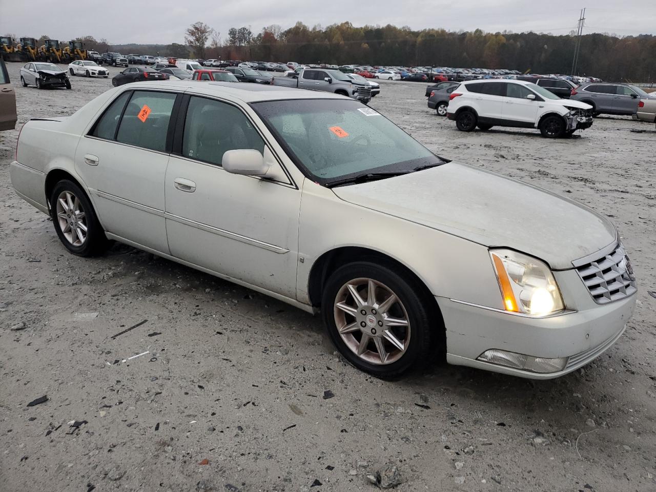 2010 Cadillac DTS - Image 4