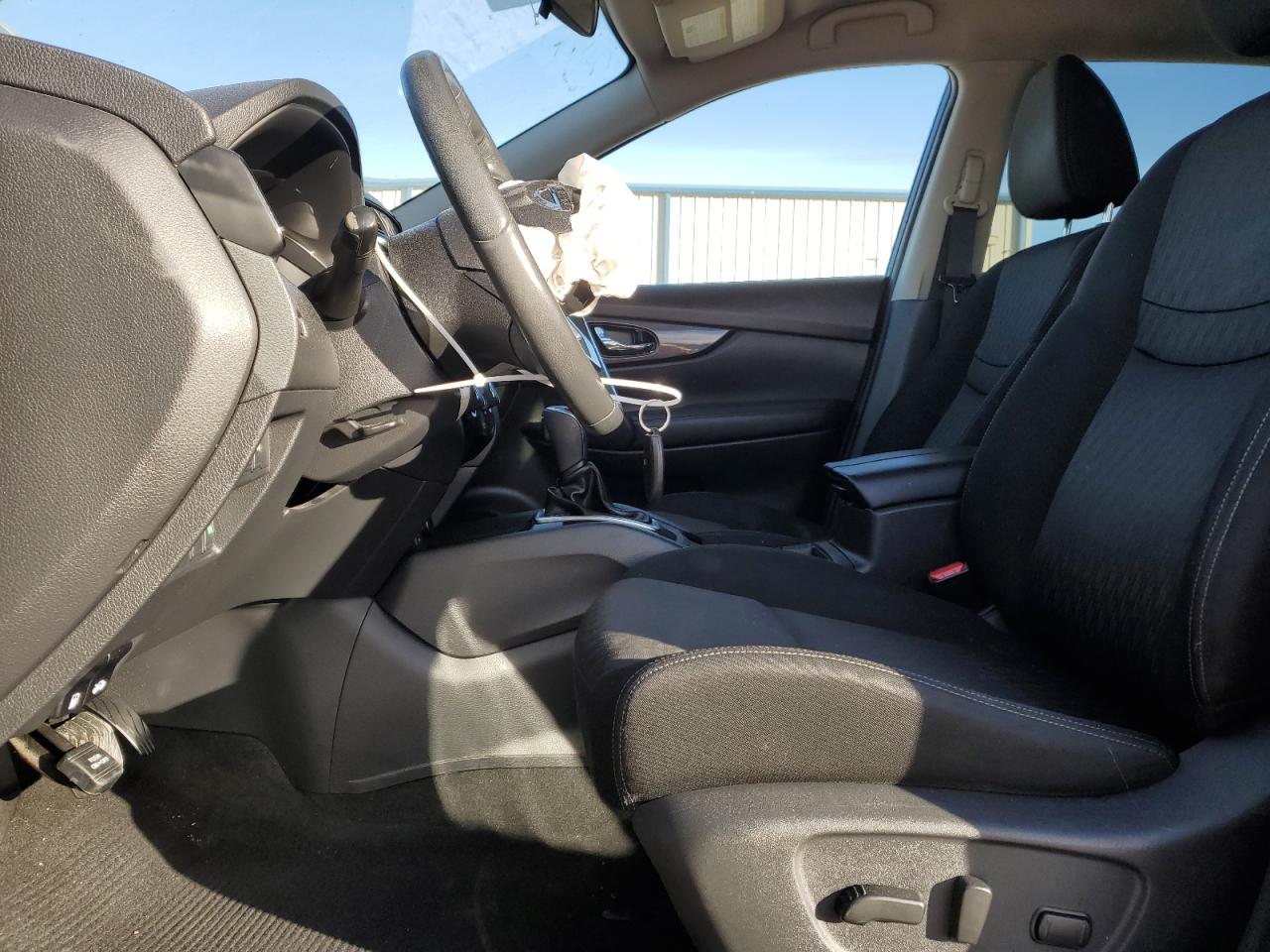 2017 Nissan Rogue - Image 7