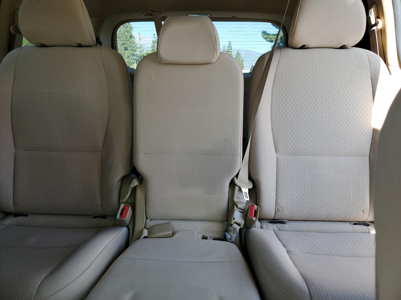 2016 Kia Sedona - Image 10