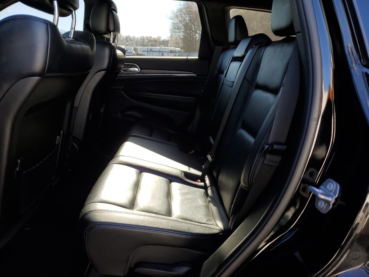 2018 Jeep Grand Cherokee - Image 11
