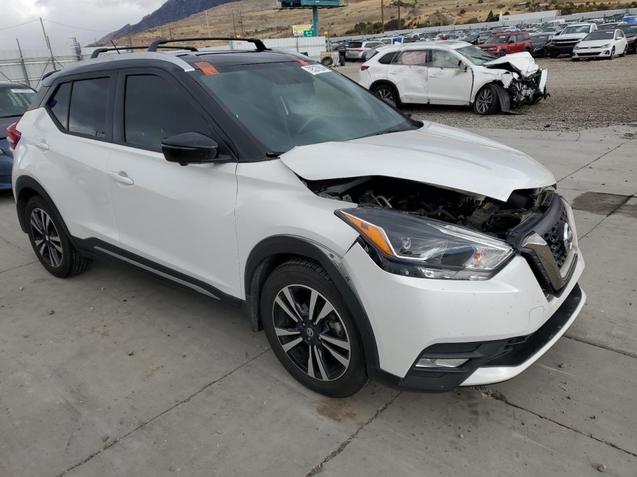 VIN 3N1CP5CU3JL533987 2018 NISSAN KICKS no.4