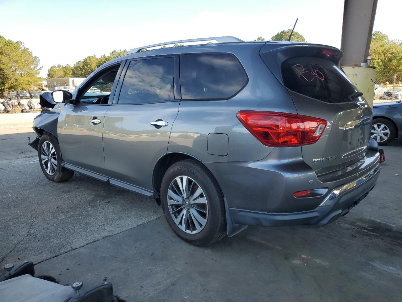 2017 Nissan Pathfinder - Image 2