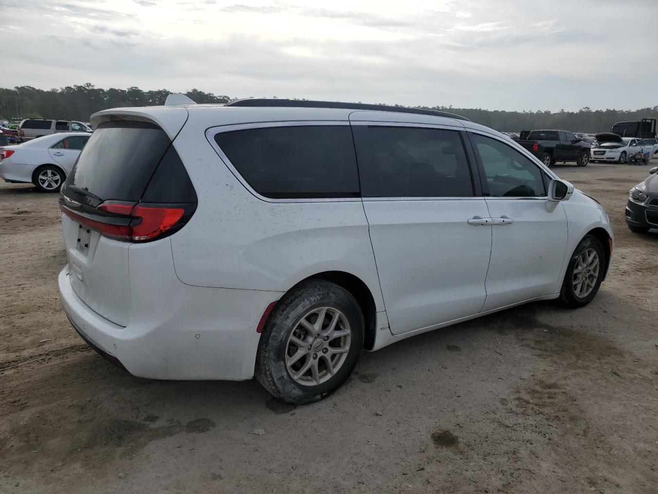 2022 Chrysler Pacifica - Image 3