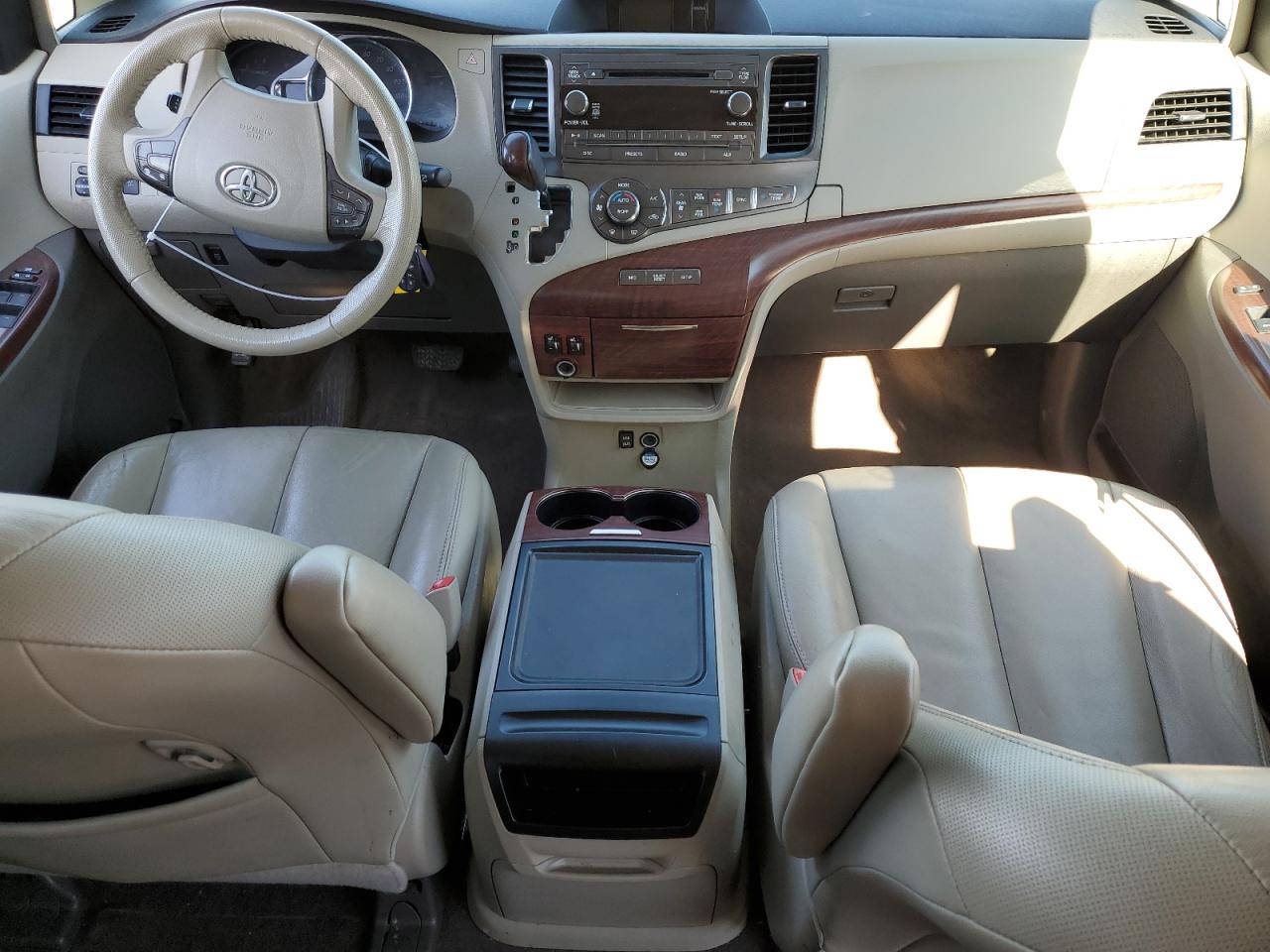 2014 Toyota Sienna - Image 8
