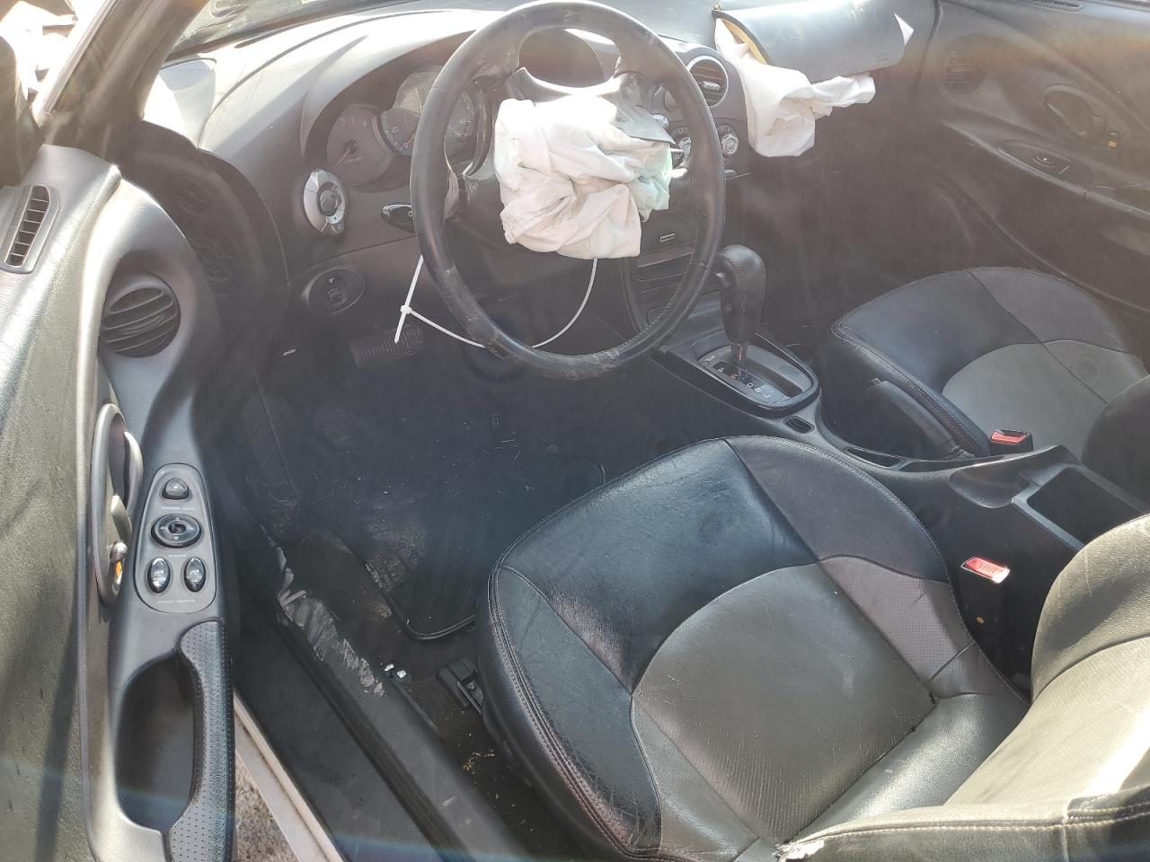 2000 Hyundai Tiburon - Image 8