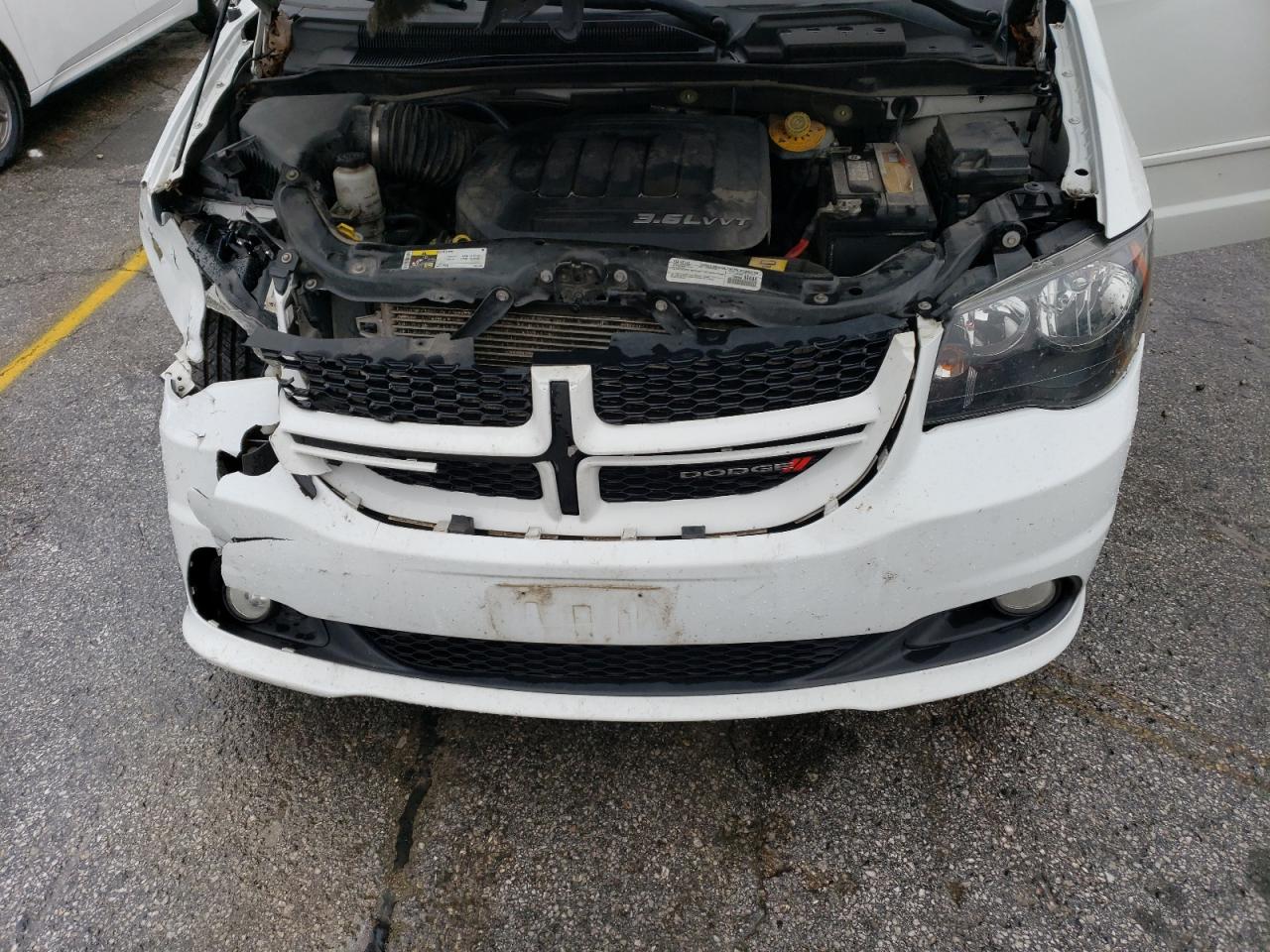 2017 Dodge Caravan - Image 12
