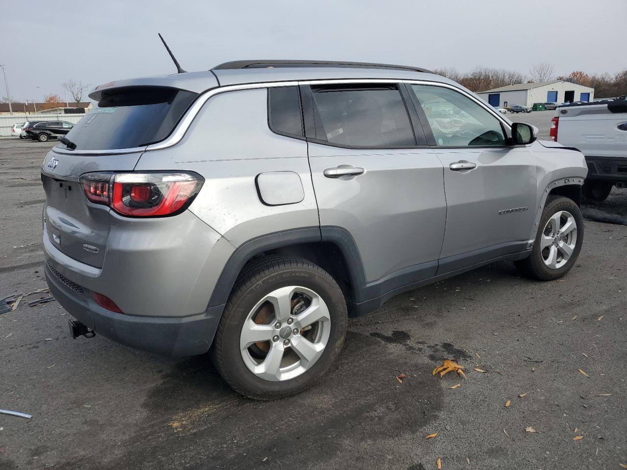 2017 Jeep Compass - Image 3