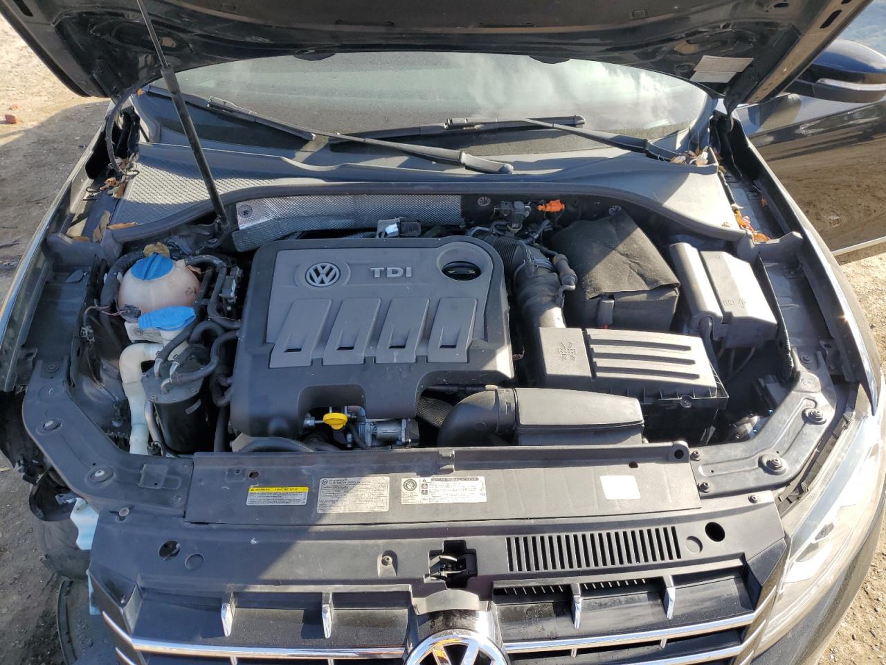 2014 Volkswagen Passat - Image 12