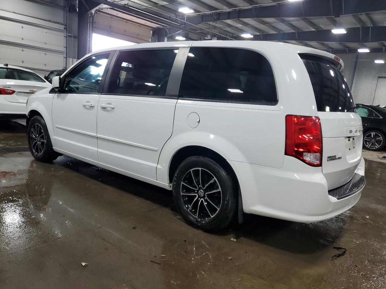2015 Dodge Caravan - Image 2
