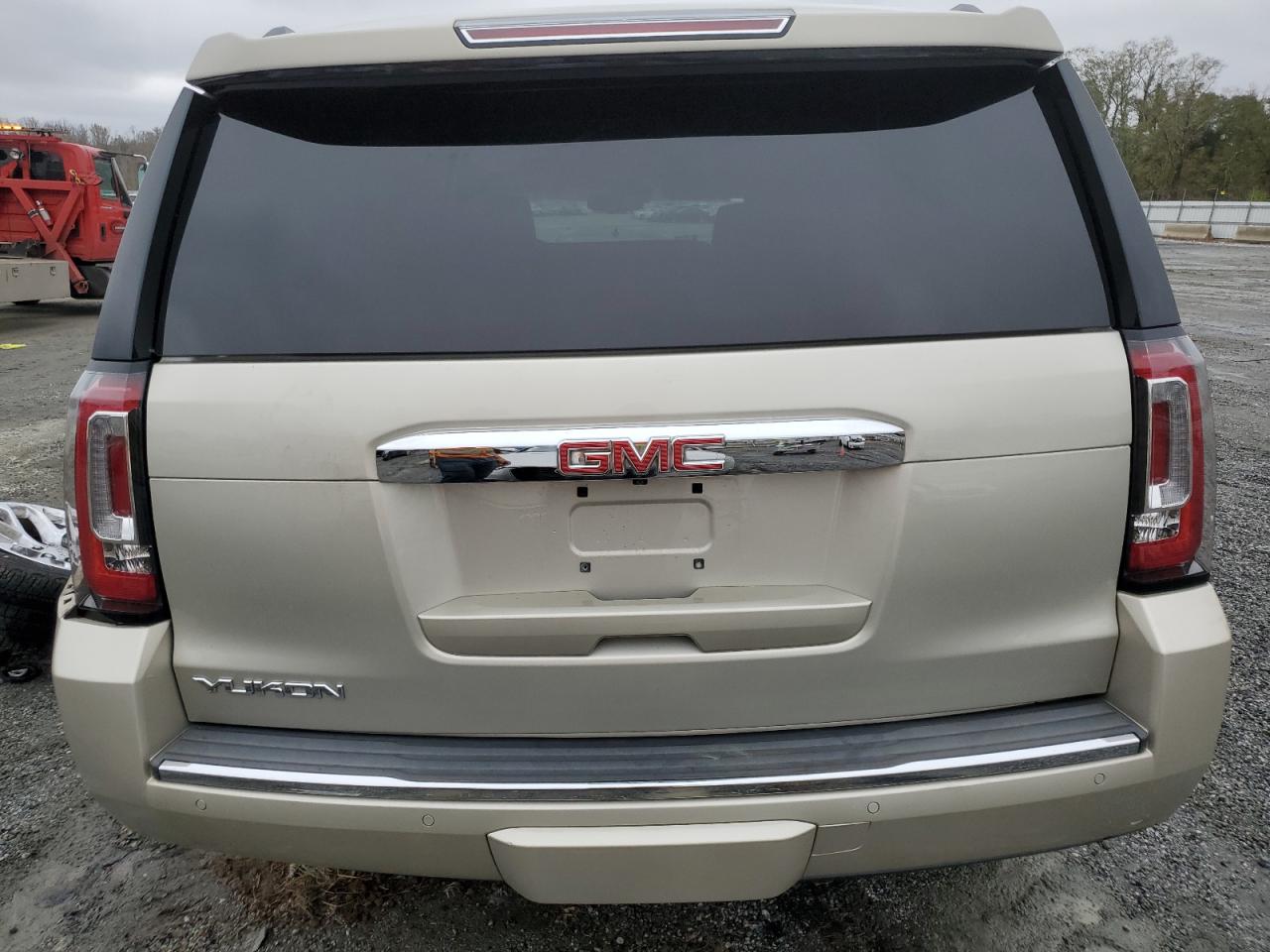 2017 GMC Yukon - Image 6
