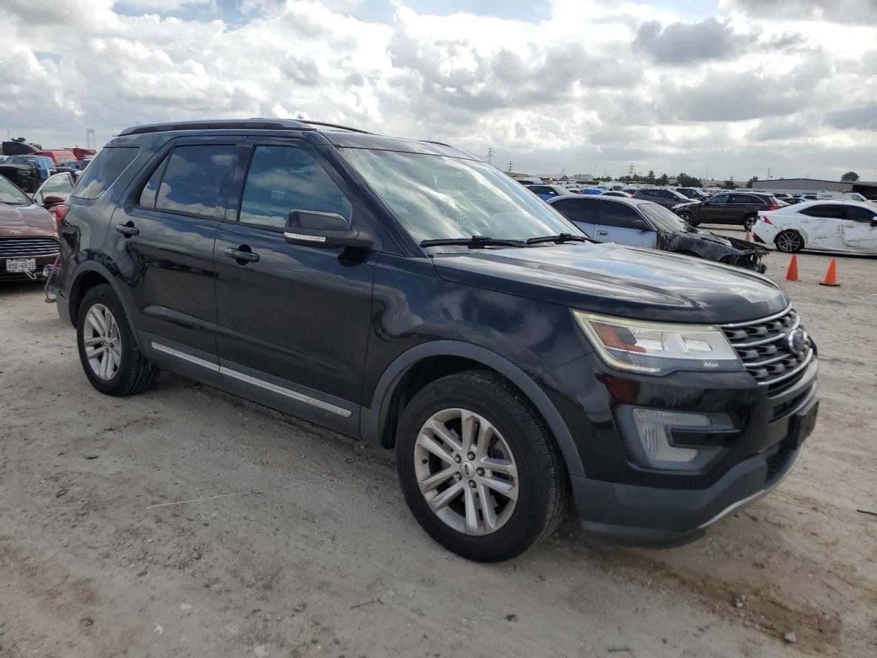 2017 Ford Explorer - Image 4