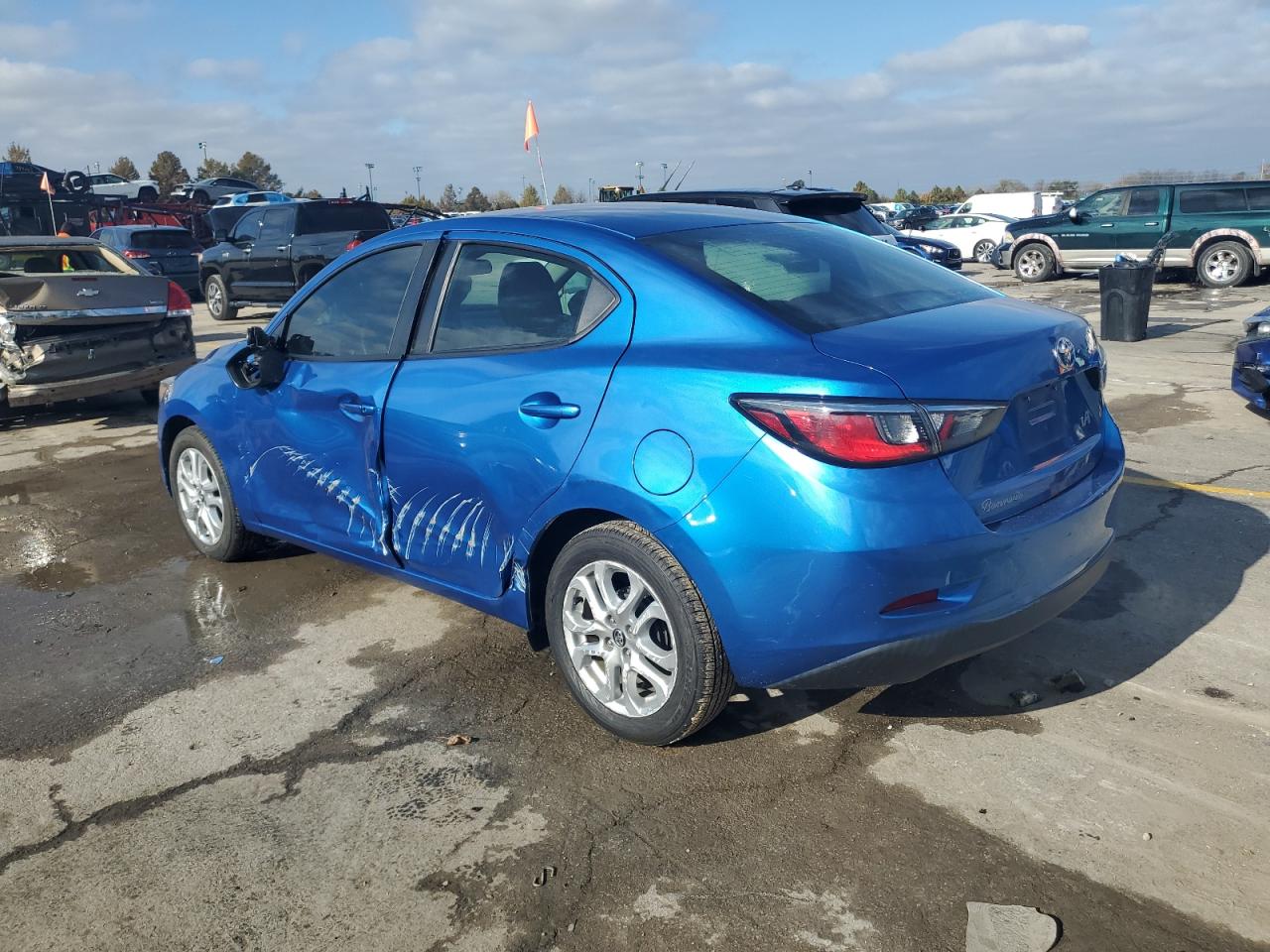 VIN 3MYDLBYV9HY169554 2017 TOYOTA YARIS no.2