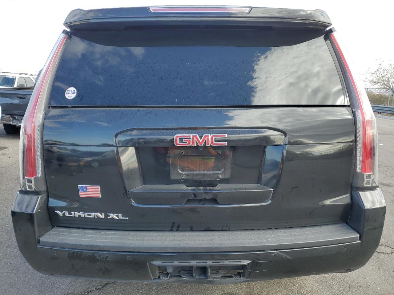 2017 GMC Yukon - Image 6
