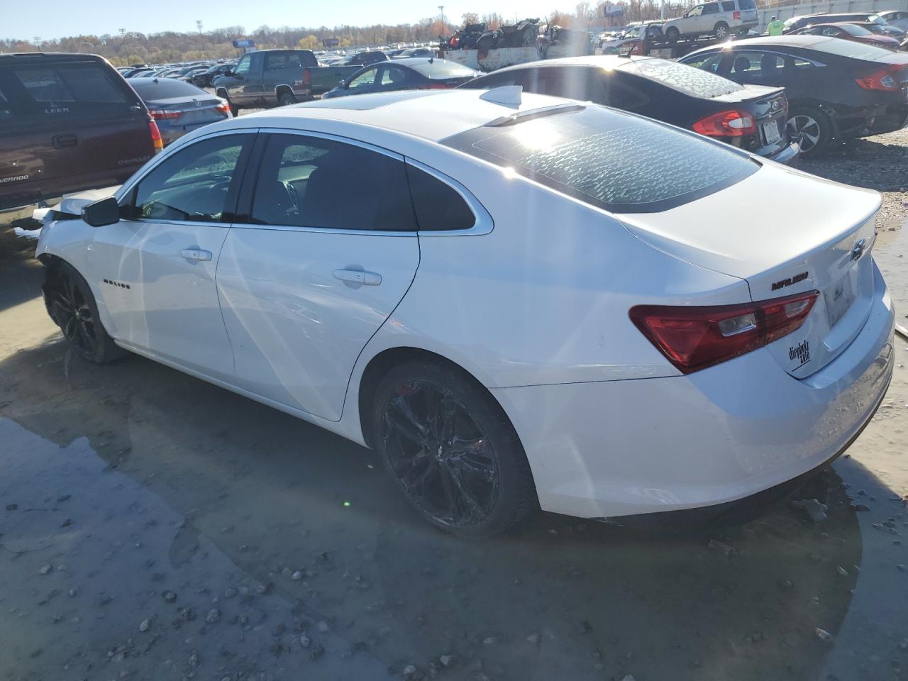 2018 Chevrolet Malibu - Image 2