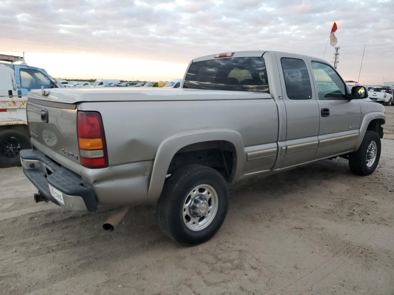 2002 Chevrolet Silverado C2500 Heavy Duty VIN: 1GCHC29U52E268267 Lot: 80778864