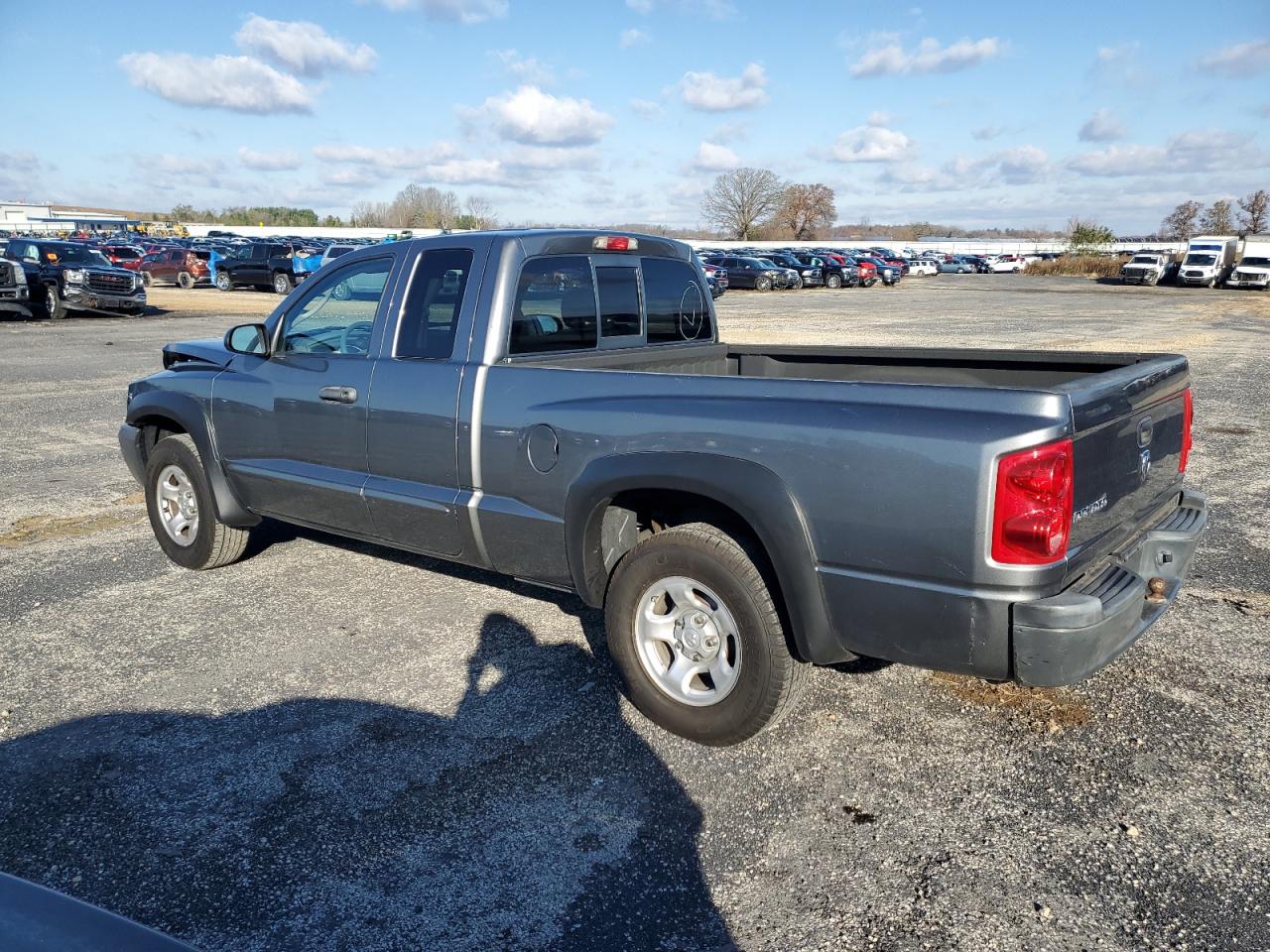 2005 Dodge Dakota - Image 2