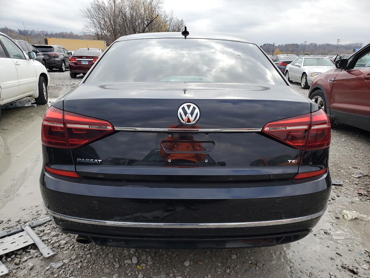 2017 Volkswagen Passat - Image 6