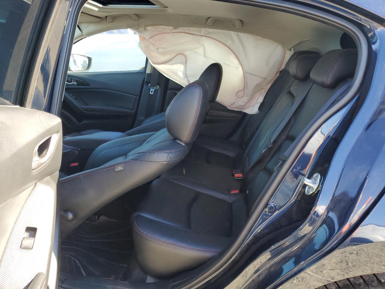 2015 Mazda 3 - Image 10