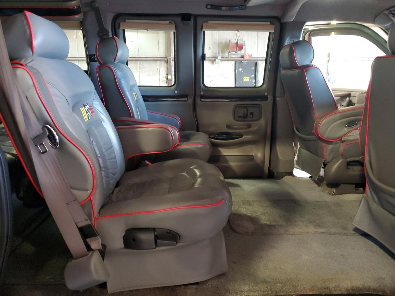 2003 Chevrolet Express - Image 11