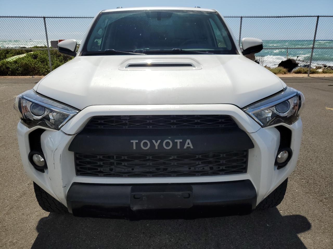 VIN JTEBU5JR0J5592037 2018 TOYOTA 4RUNNER no.5