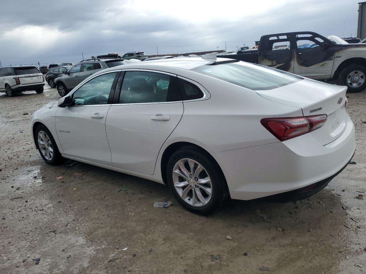 2022 Chevrolet Malibu - Image 2