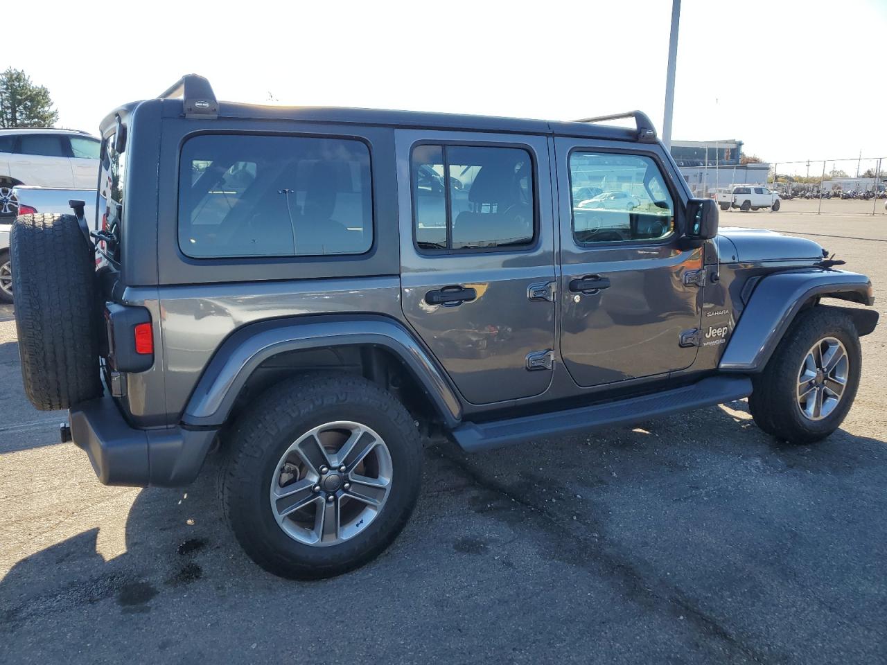 2018 Jeep Wrangler Unlimited Sahara VIN: 1C4HJXEN5JW142307 Lot: 80100074