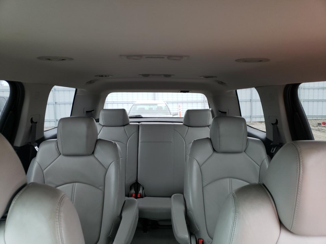 2010 GMC Acadia - Image 10