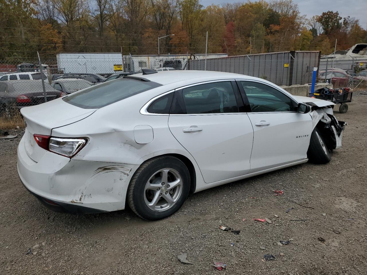 2018 Chevrolet Malibu - Image 3