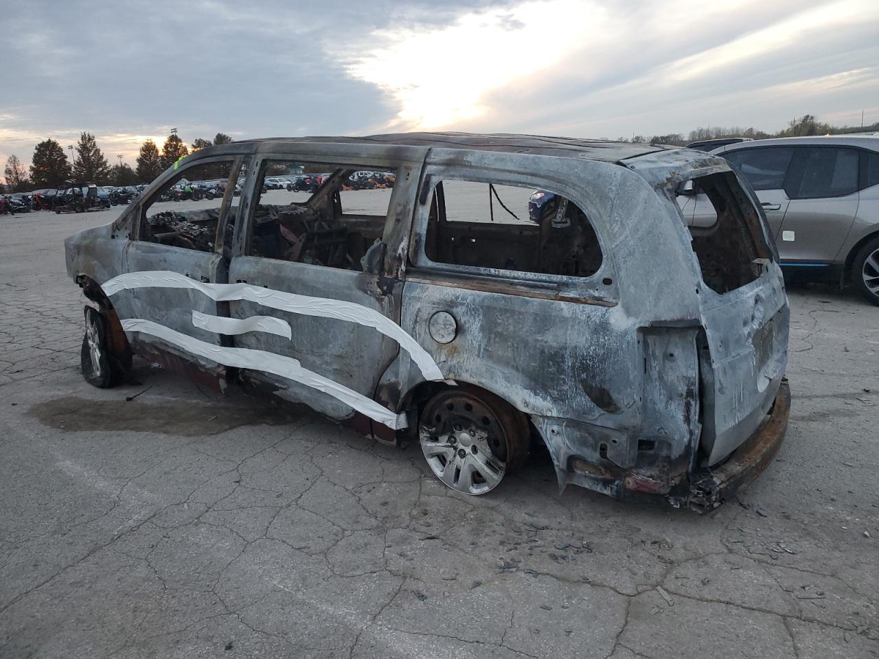 2014 Dodge Caravan - Image 2