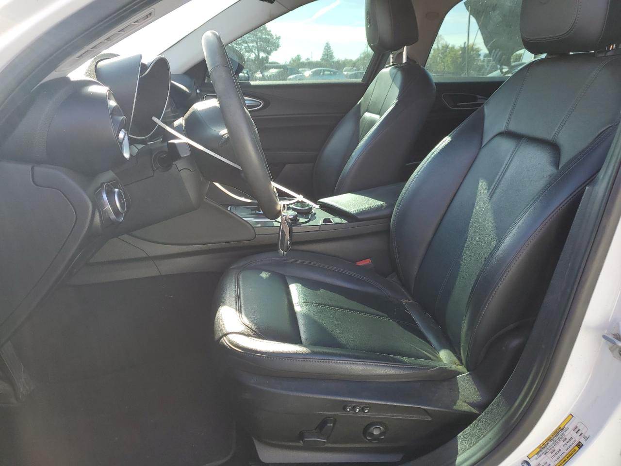 2018 Alfa Romeo Giulia - Image 7