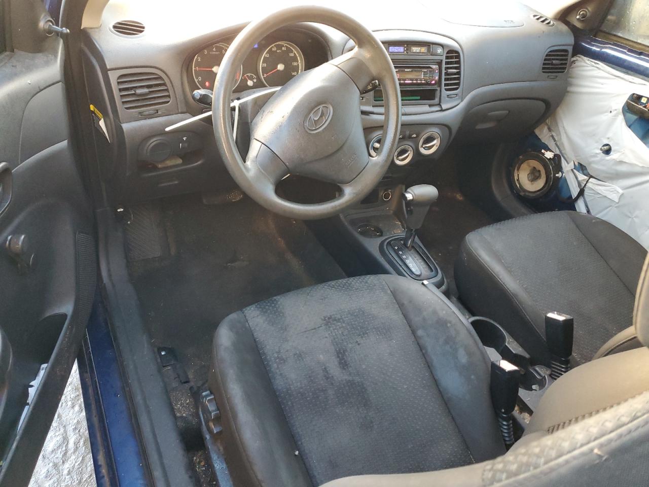 2010 Hyundai Accent - Image 8