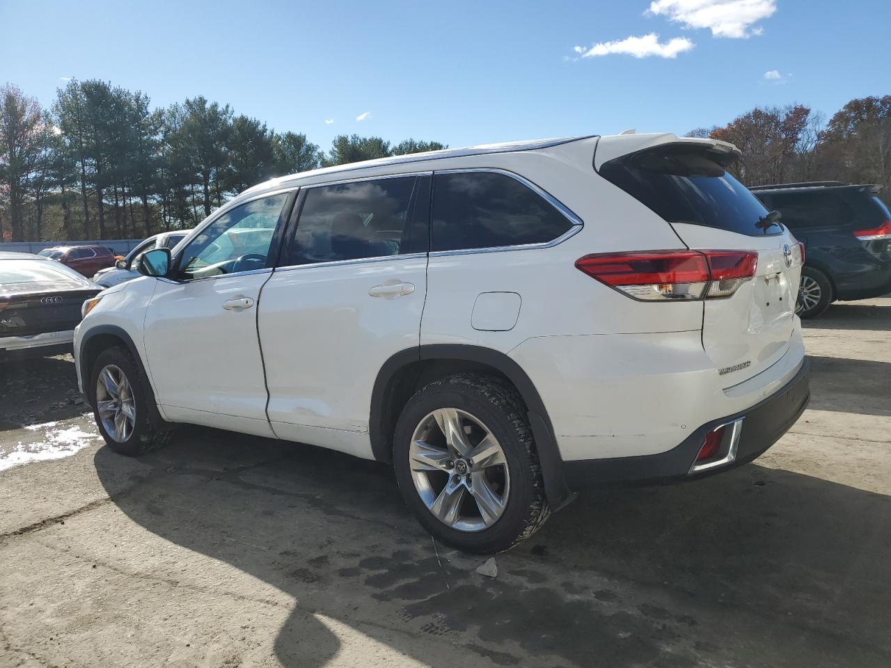 2019 Toyota Highlander - Image 2