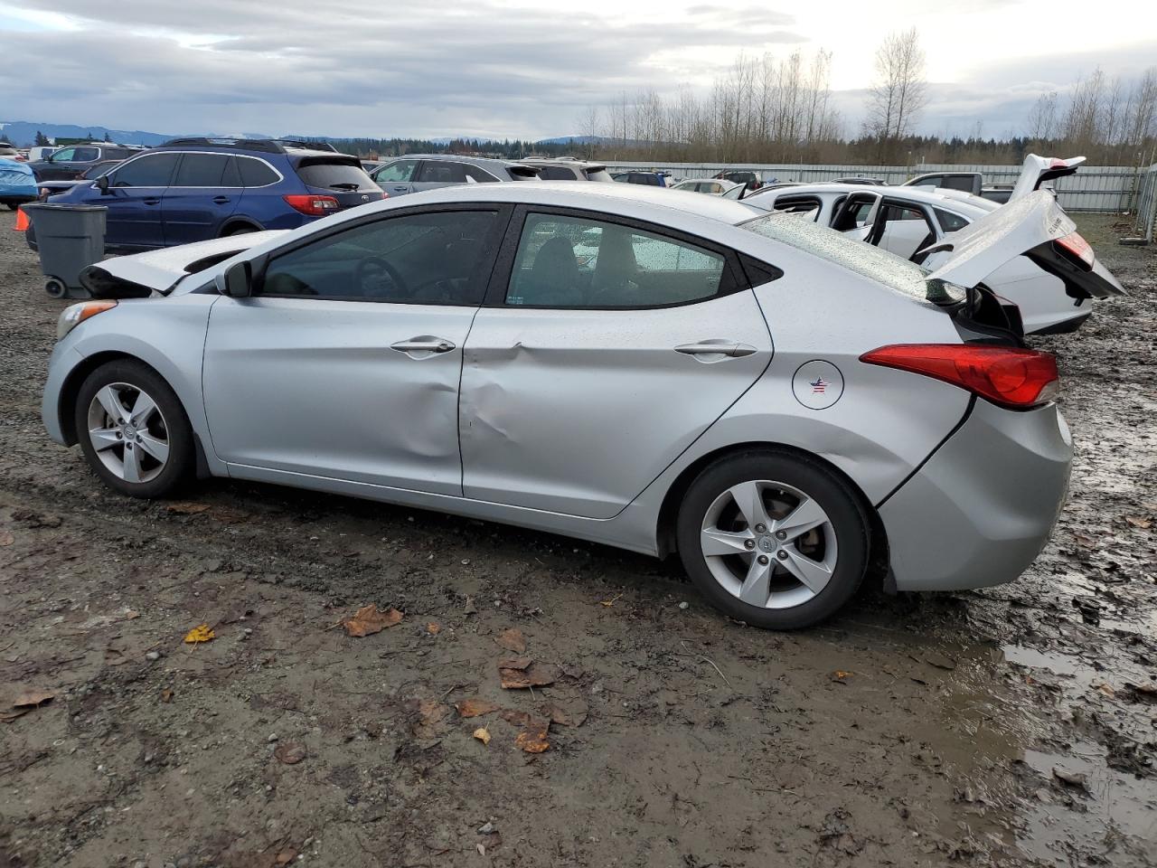 2013 Hyundai Elantra - Image 2