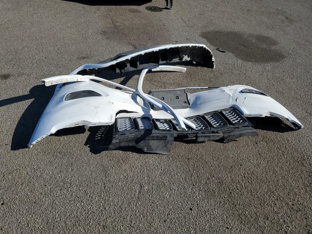 2019 Jeep Grand Cherokee - Image 13