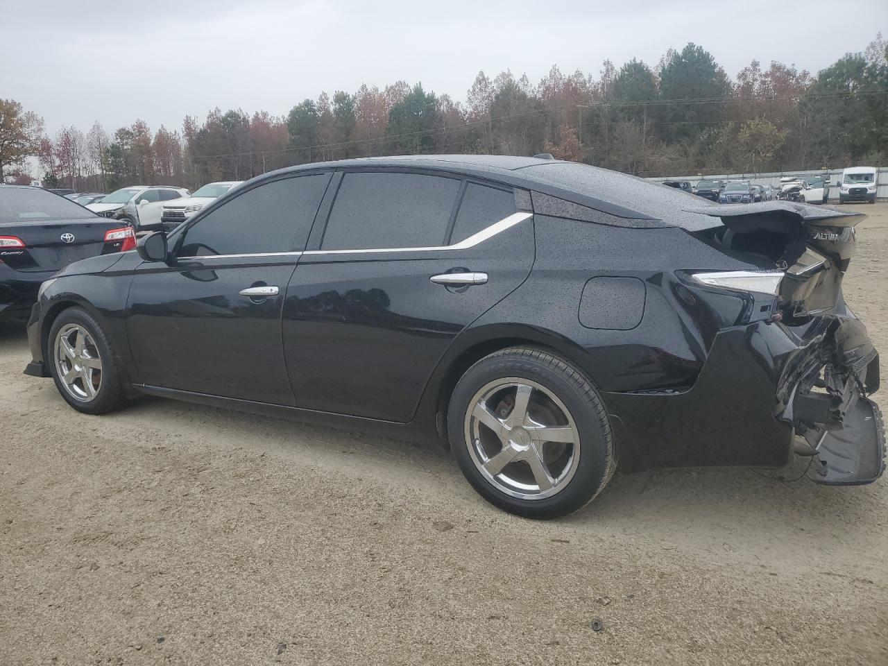 2019 Nissan Altima - Image 2
