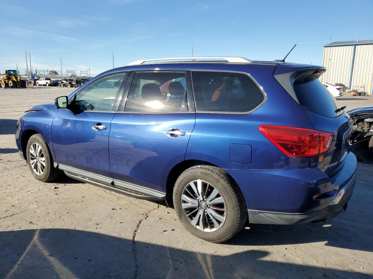 2018 Nissan Pathfinder - Image 2