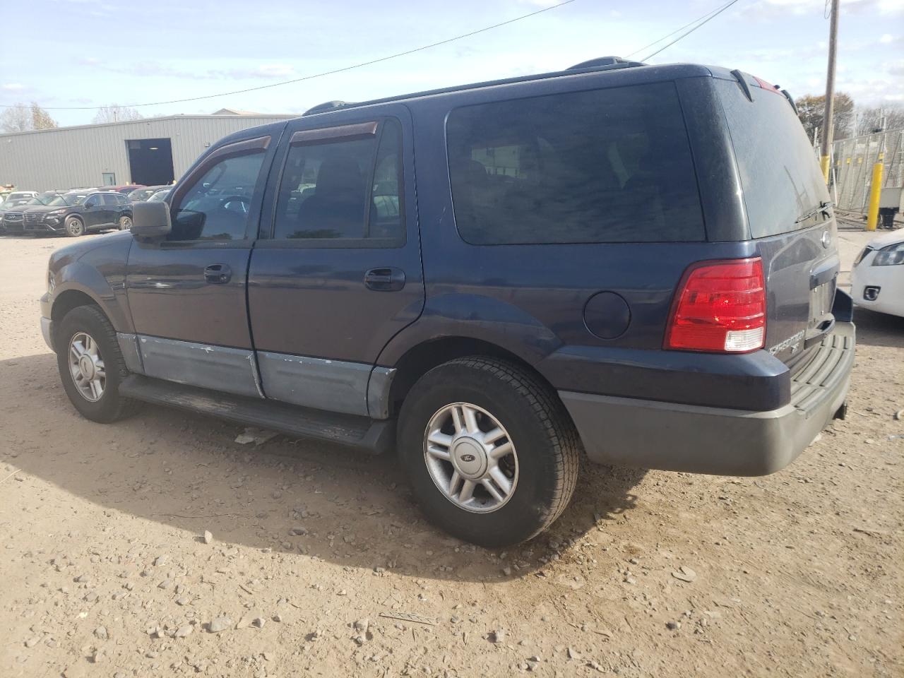 2004 Ford Expedition - Image 2