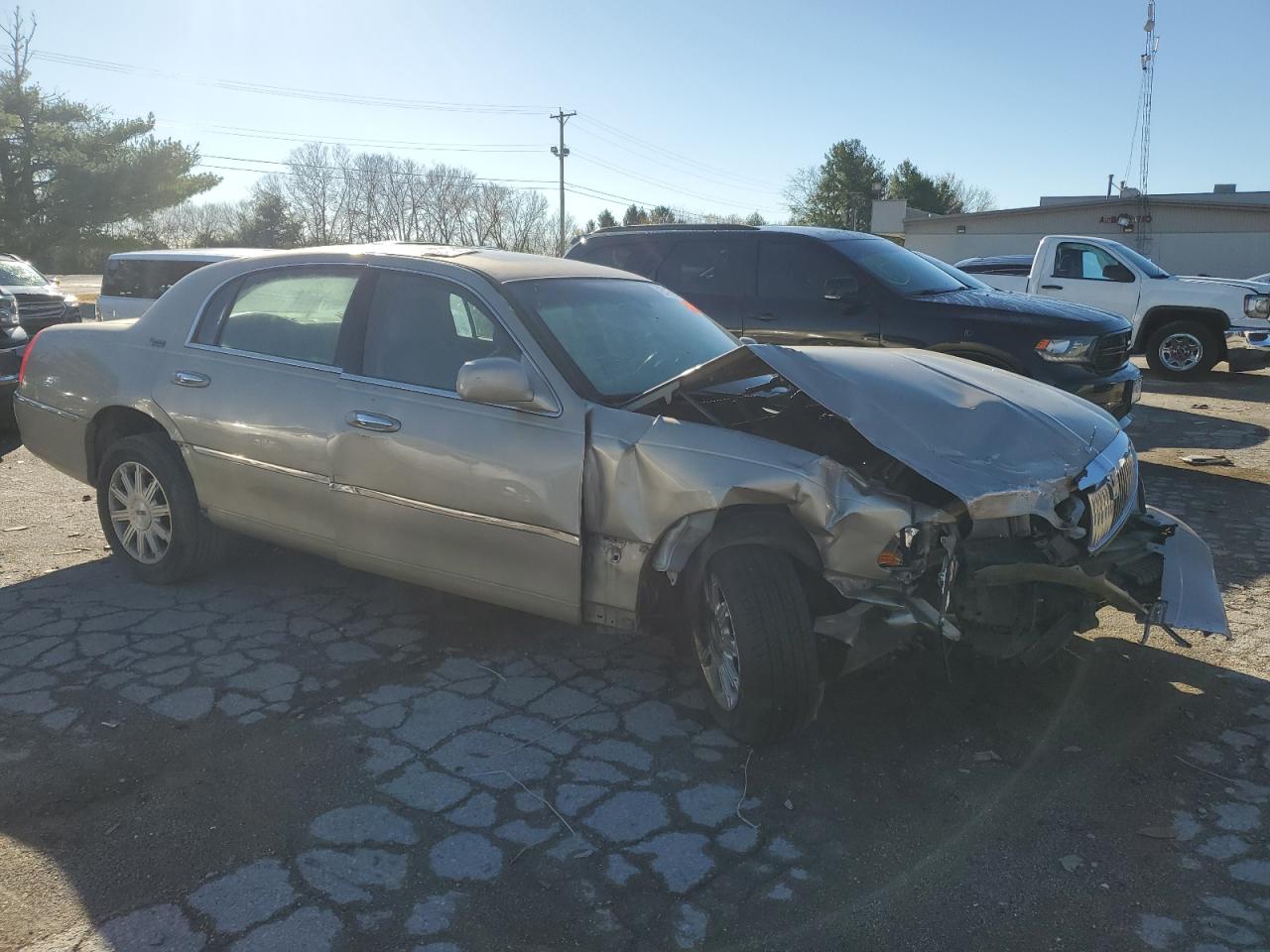 2006 Lincoln Town Car - Image 4