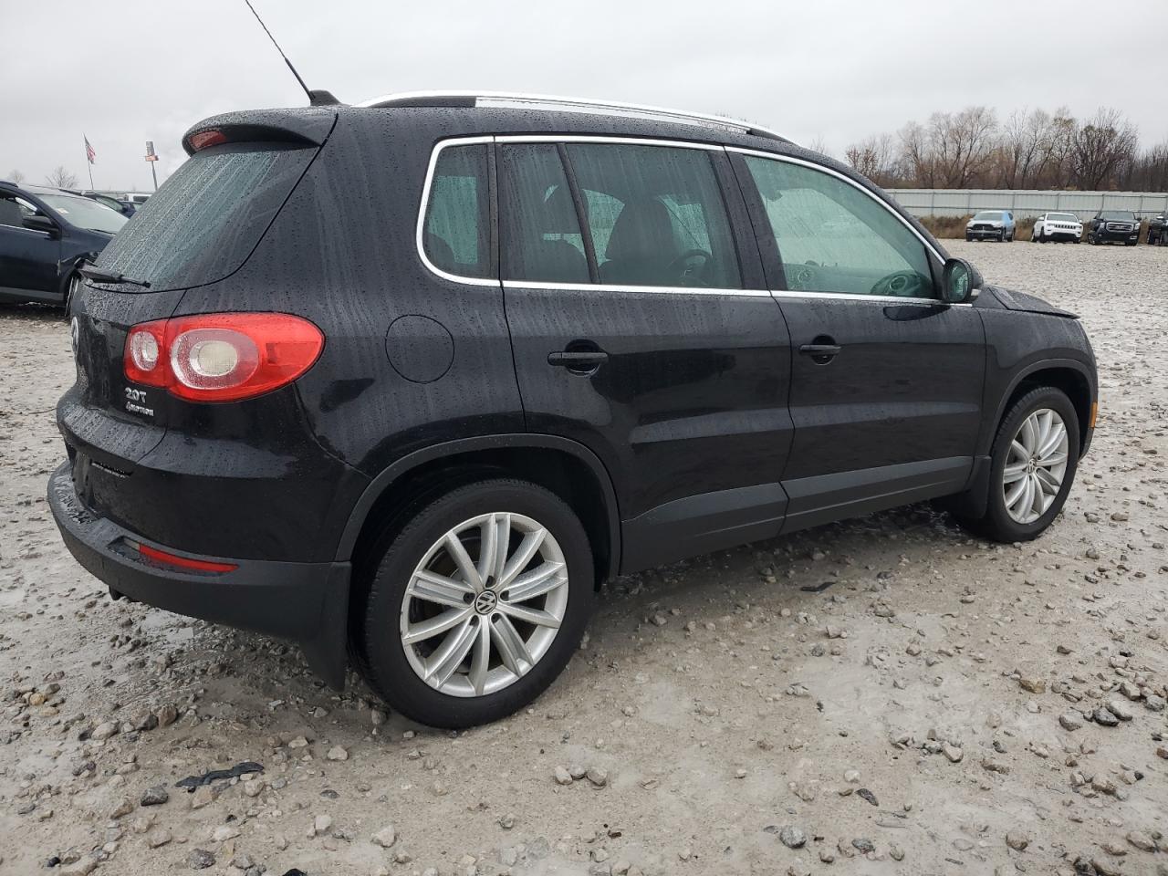 2009 Volkswagen Tiguan - Image 3