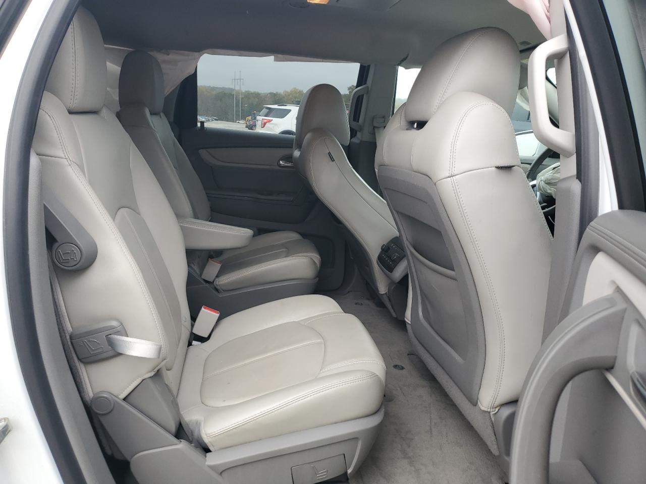 2016 Chevrolet Traverse - Image 11