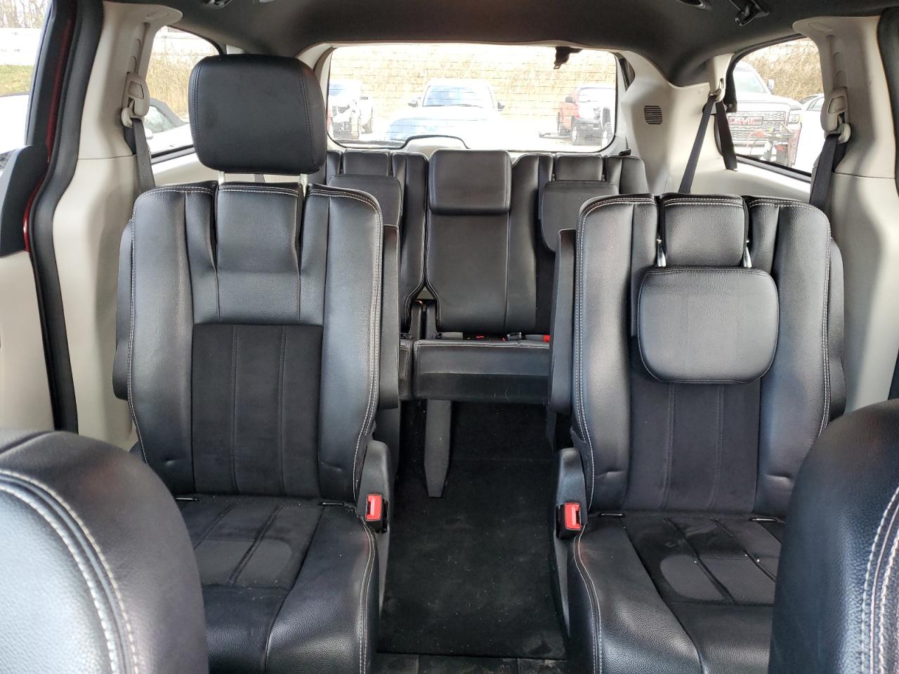 2017 Dodge Caravan - Image 10