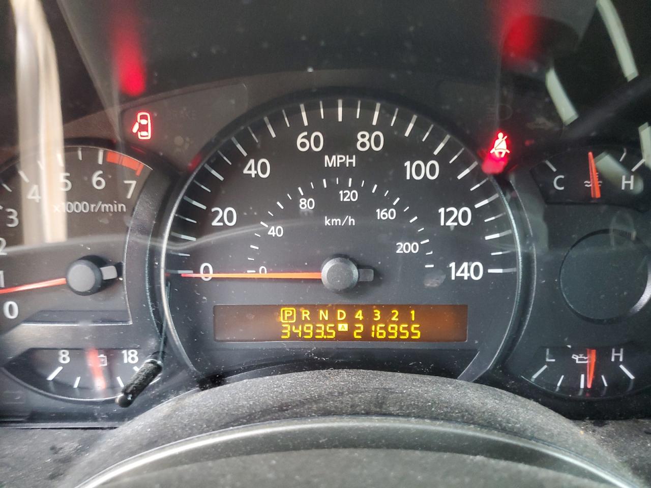 2005 Nissan Titan - Image 9
