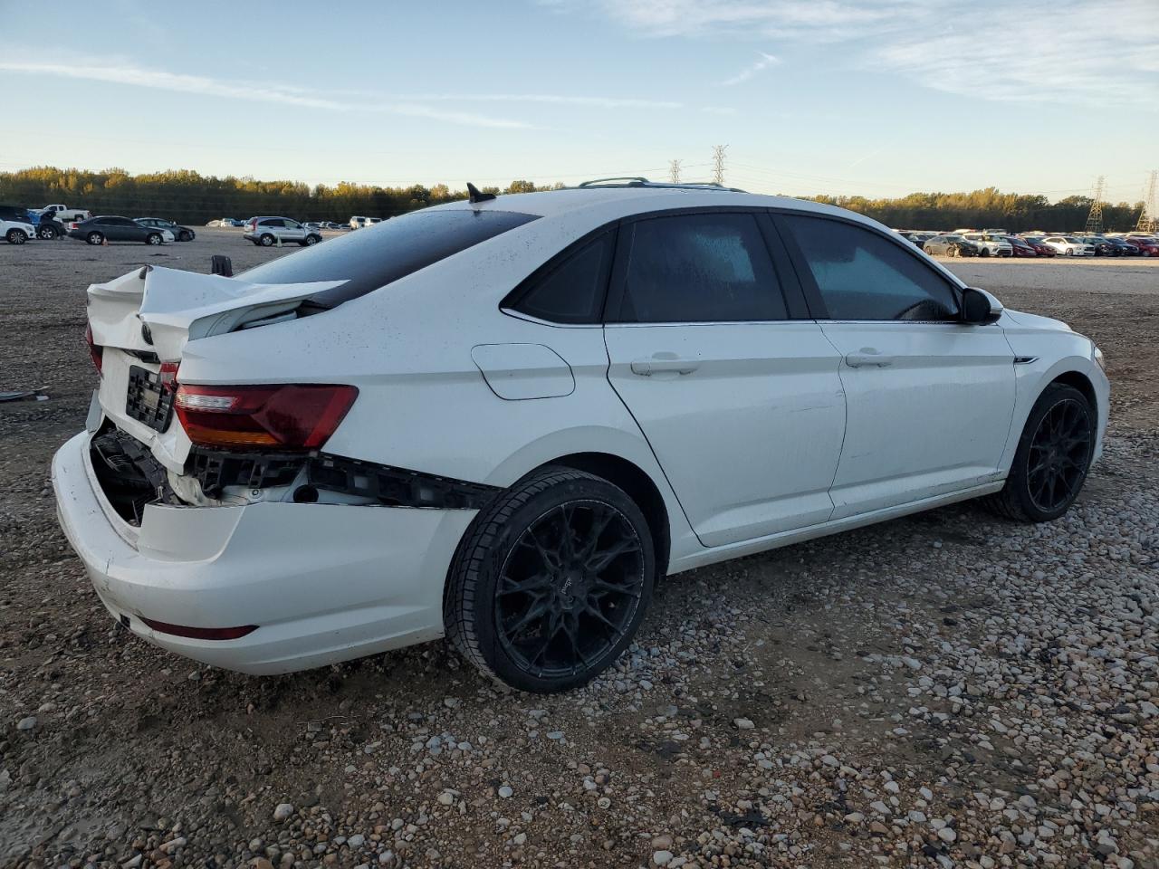 2019 Volkswagen Jetta - Image 3