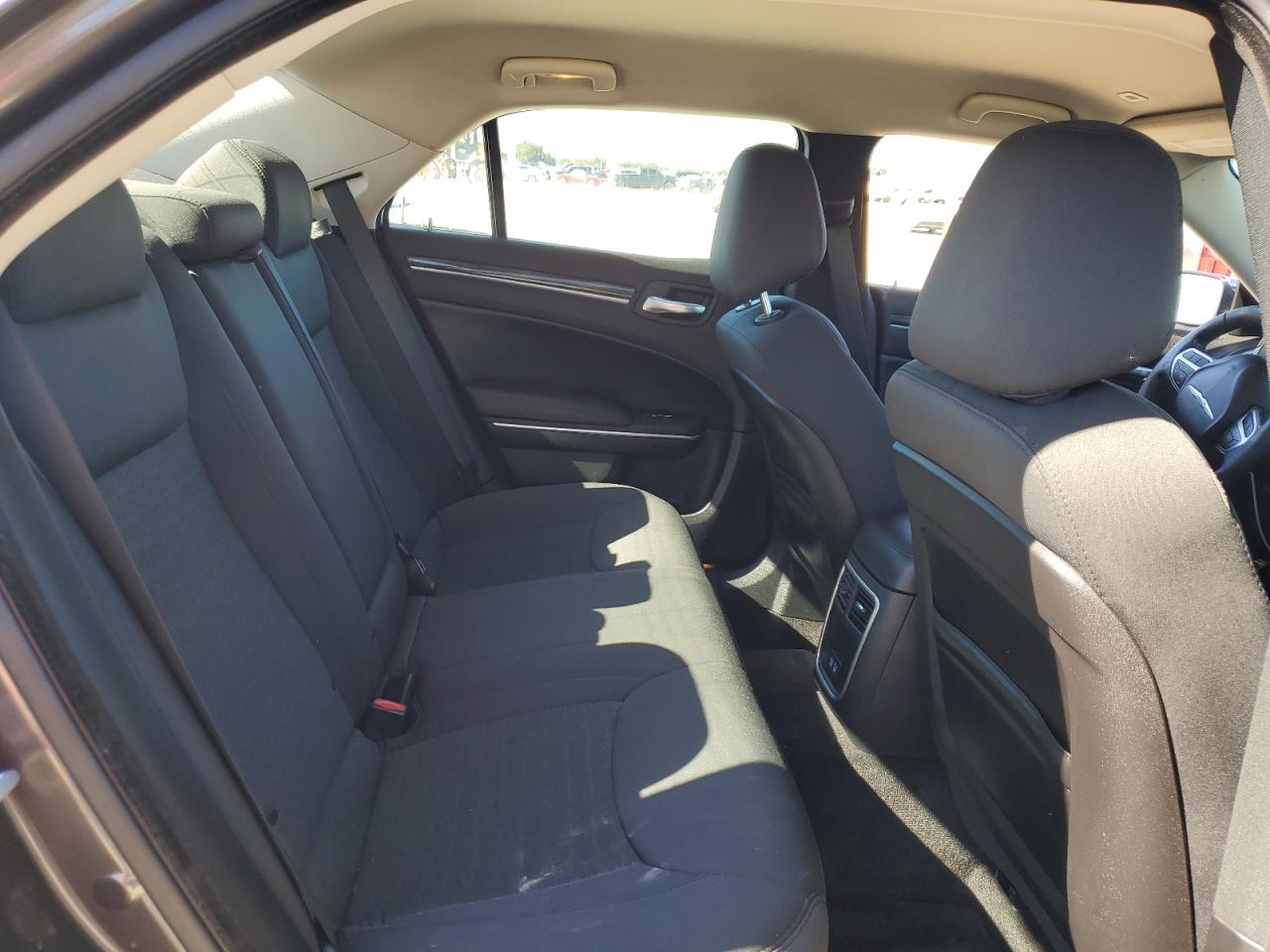 2018 Chrysler 300 - Image 10