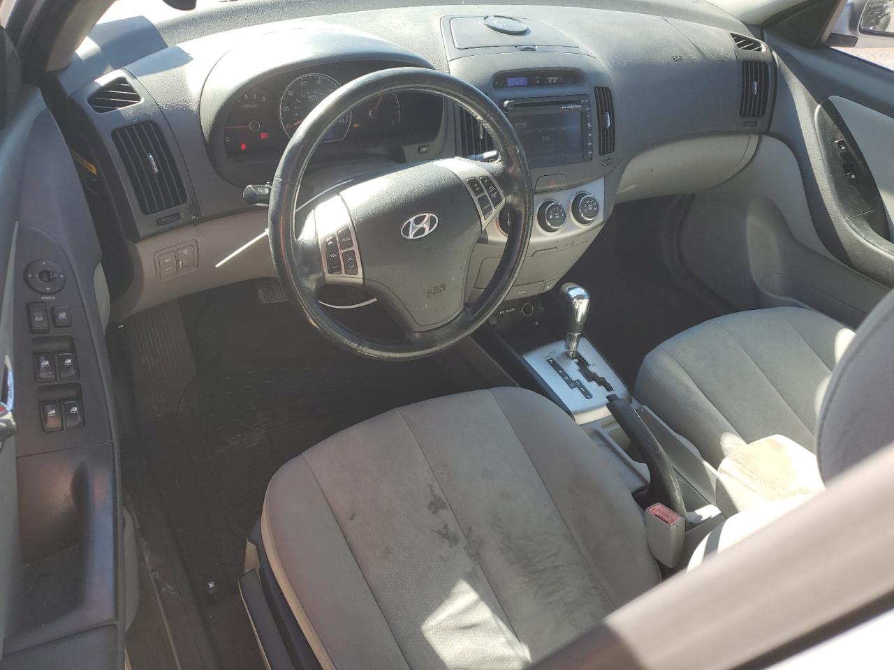 2010 Hyundai Elantra - Image 8
