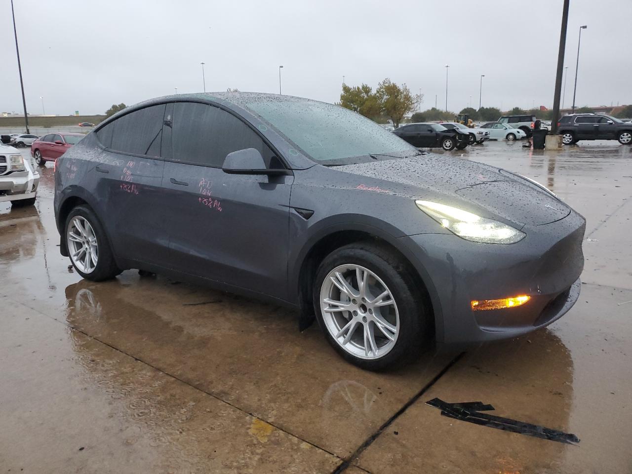 VIN 7SAYGDED7PF960240 2023 TESLA MODEL Y no.4