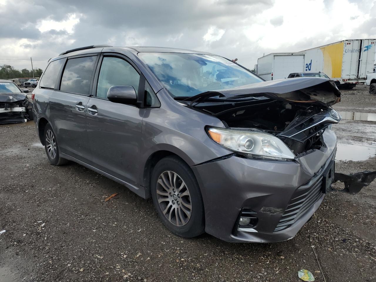 2019 Toyota Sienna - Image 4